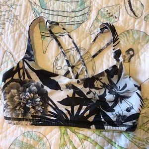 Lululemon free to be sports bra